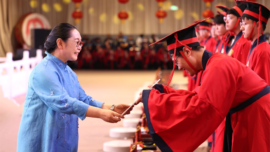 金秋揚(yáng)帆，逐夢(mèng)遠(yuǎn)航！榮程學(xué)子成人禮儀式